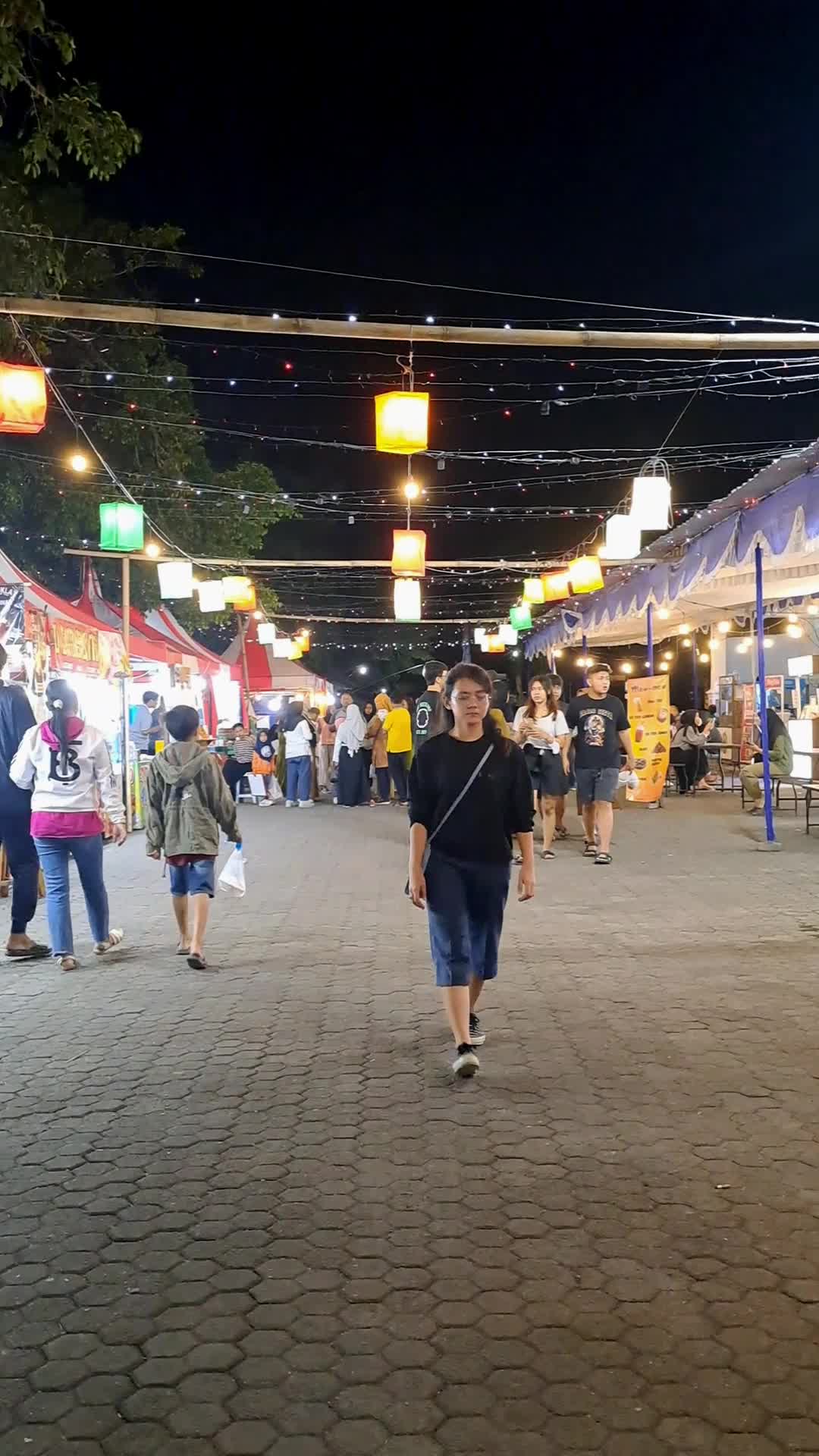 kita terlalu berharga utk luka..jd harus selalu bangkit dri luka ya gais