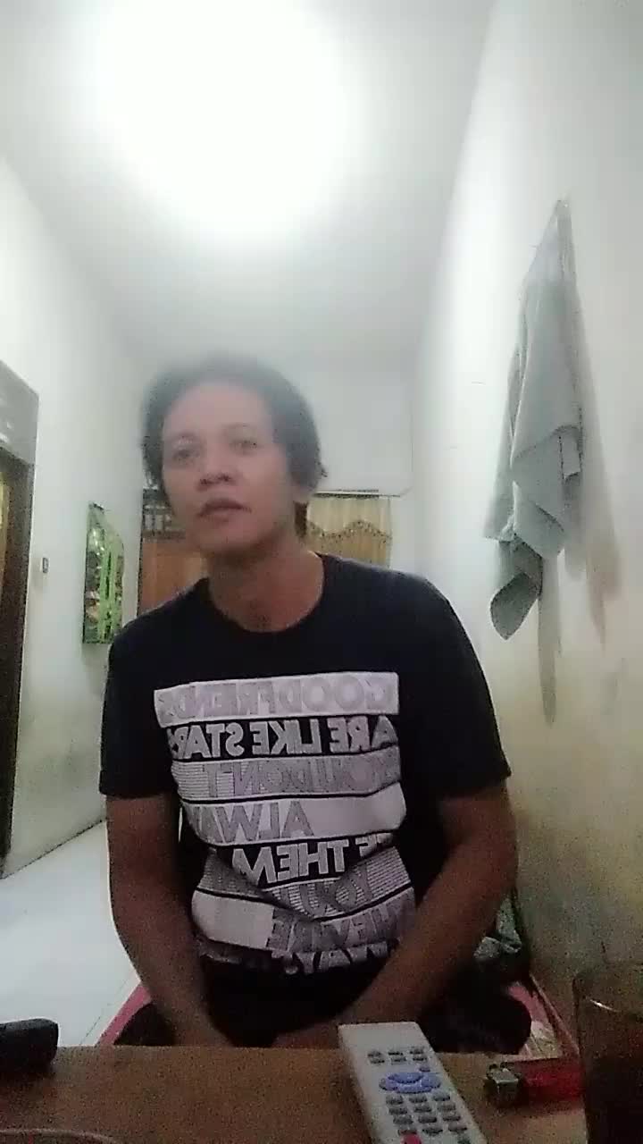 nama saya Raju..asal sumatra.selatan lubuk Linggau saya tinggal di merak Banten..motifasi saya ingin mengembangkan hobi menyanyi saya..