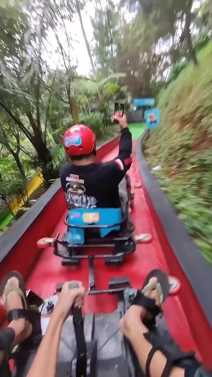 Sendalnya Tahan Segala Rintangan