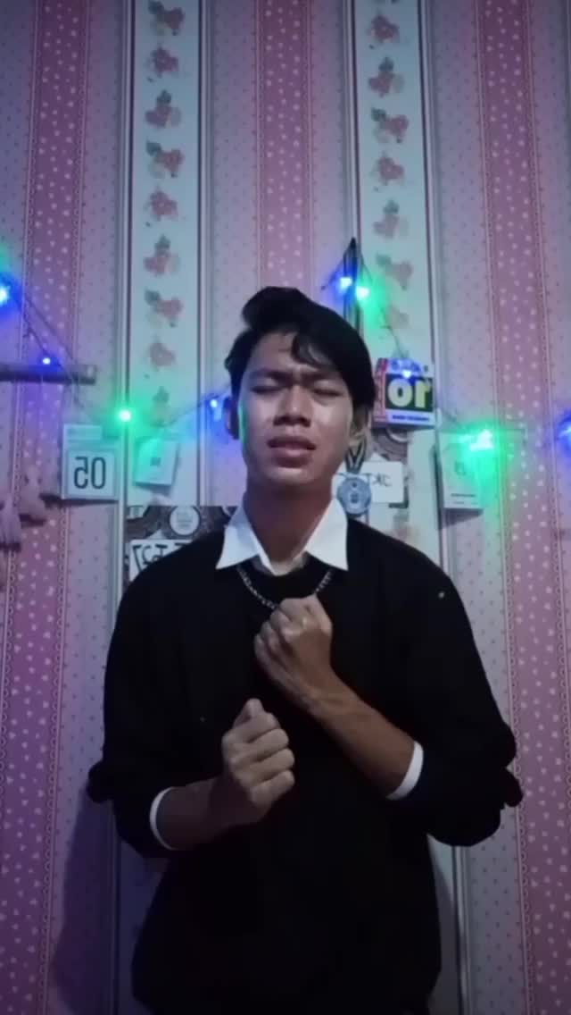 Asalamualaikum wr.wb
Hallo!! Perkenalkan :
Nama  :Riki Priyanto
Umur   :17 Tahun
Asal      :Cikarang (Jawa Barat)
Profesi :Pelajar 