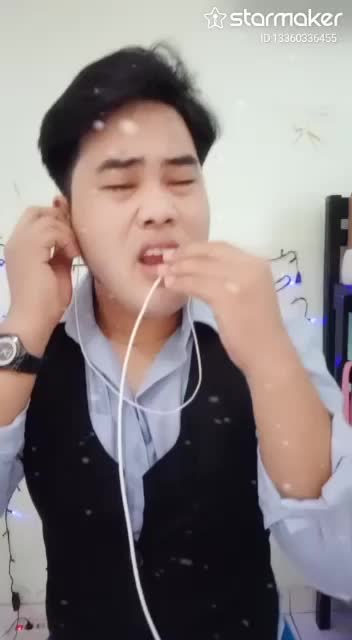 Nama:Adi S Simamora,Tempat tgl lahir,Doloksanggul 31 Juli 1995,usia 25 Tahun motivasi ikut Resingstar ingin penyanyi terkenal.