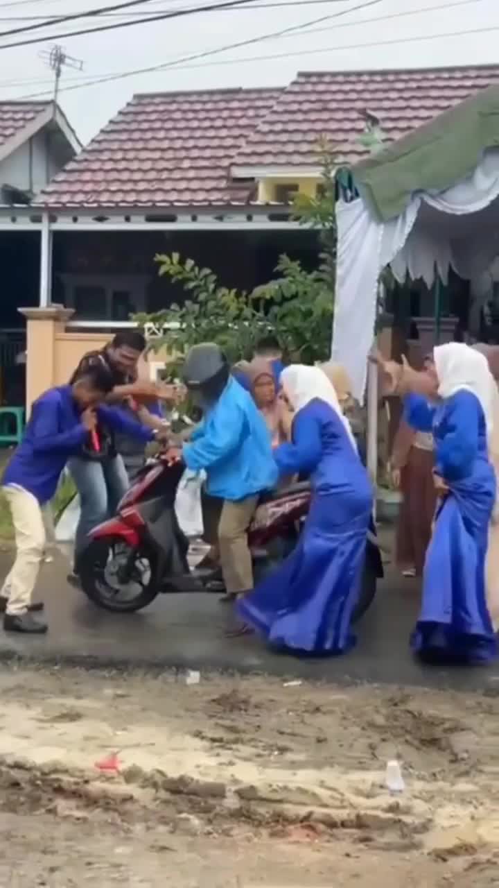 enaknya kalo ketemu org satu frekwensi