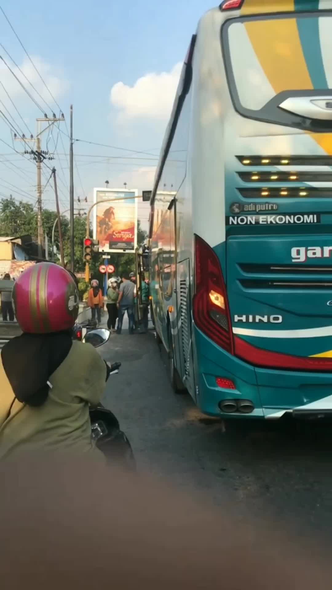 maen tinggal aja motornya