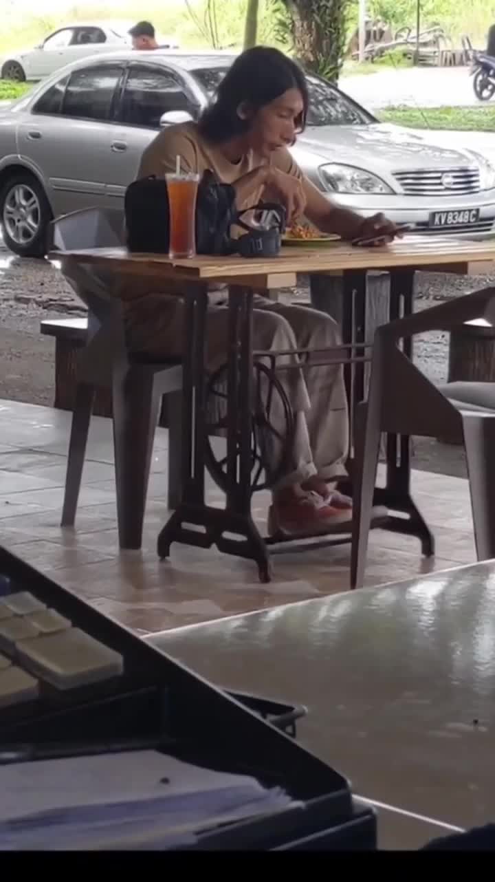 Kabarnya Selesai Makan Jadi Satu Baju