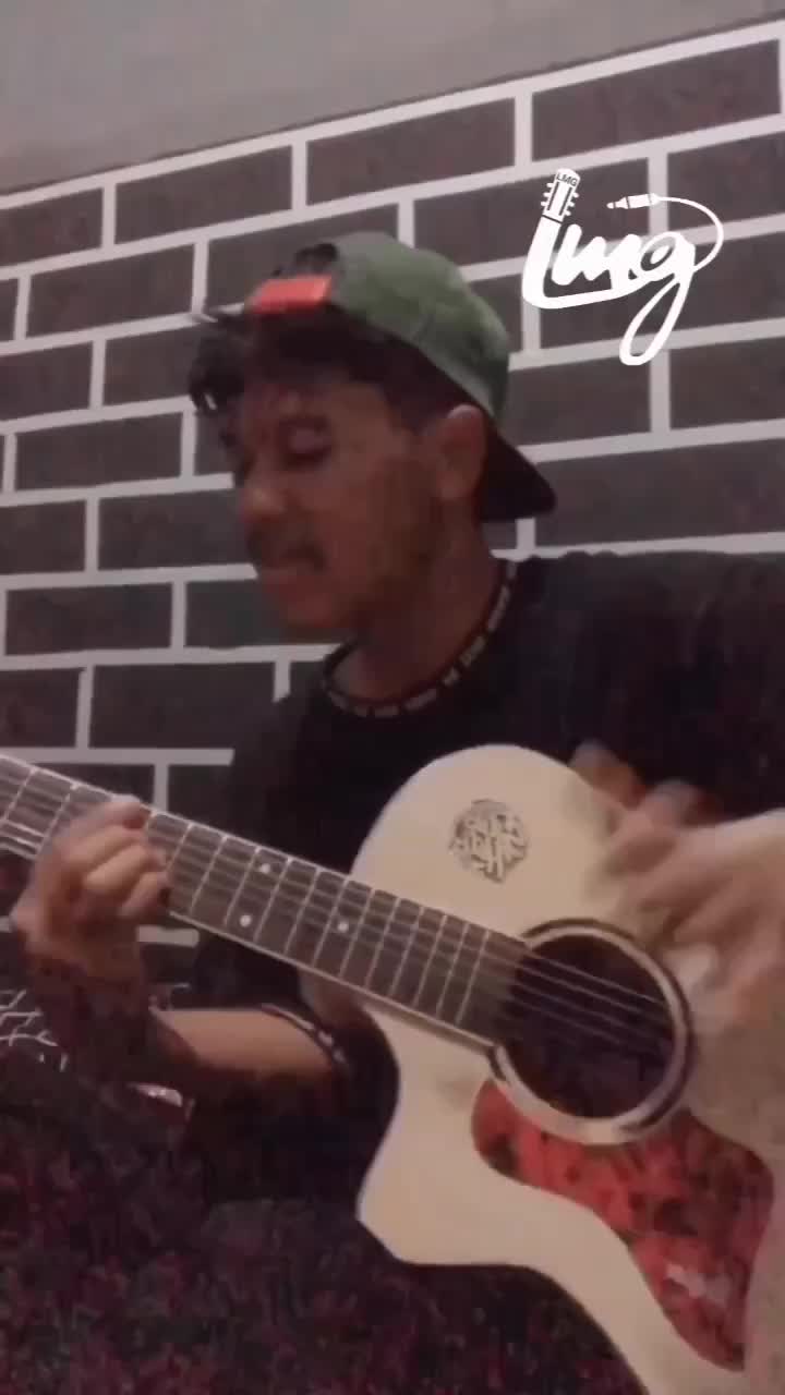 Mr.Popolo - Dino Song. Keren juga abangnya maen gitar sambil ketok2