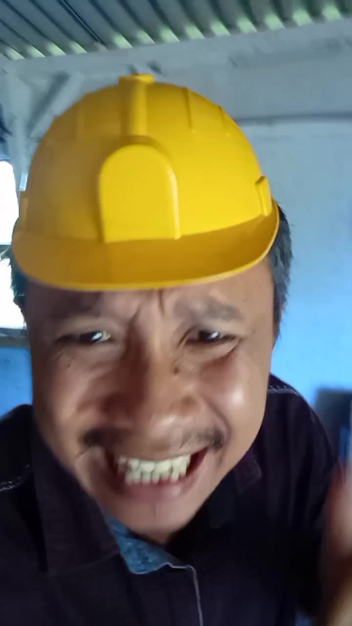 bantu vote share n like...kalo bos lgi liat pegawainya pacaran bukan kerja