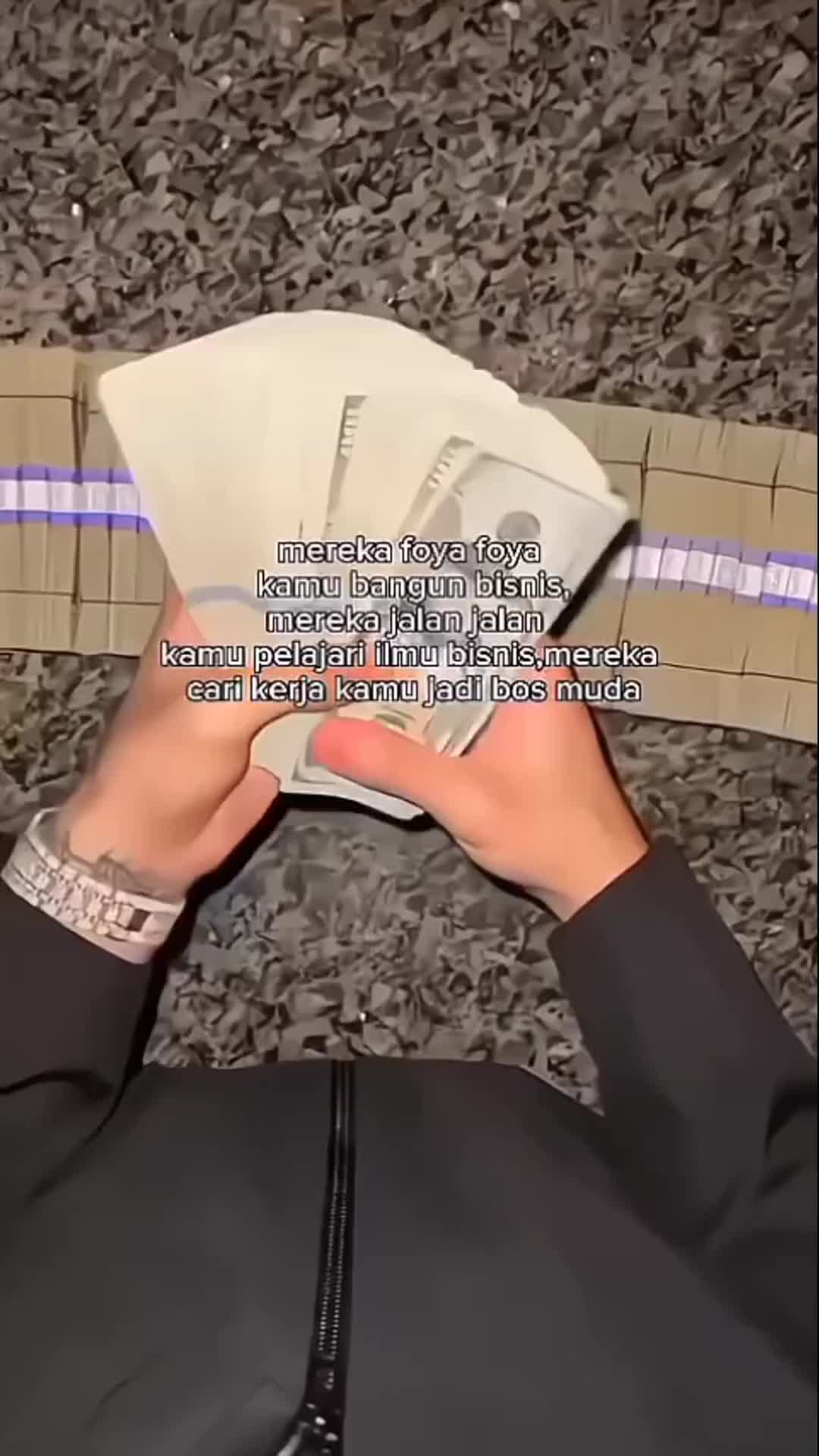 MASIH MUDA KOK SIBUK PACARAN