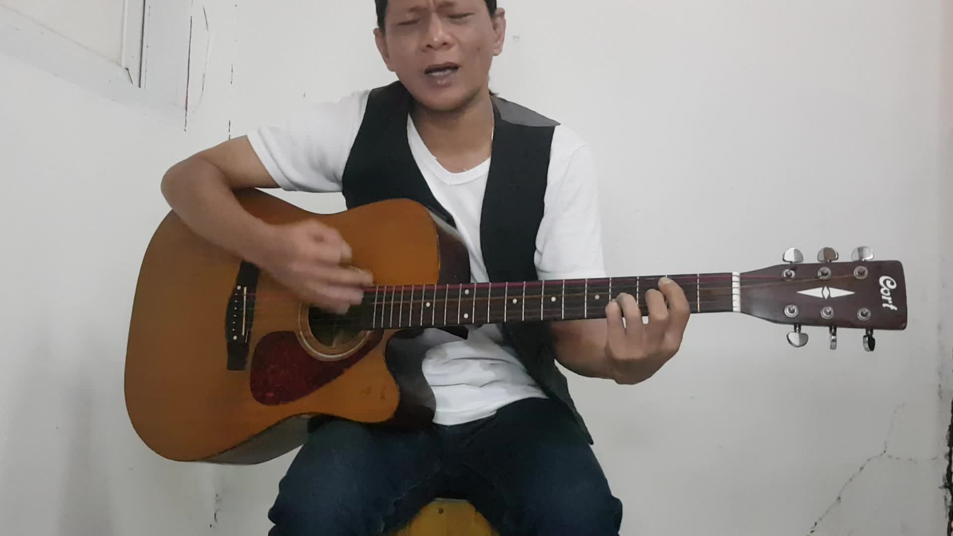 Nama:Roni Borneo Usia:41 Thn,Berasal Ketapang KalBar,Judul Lagu : Malam Ini - Power Slave&I Dont Want To Talk About it,Cover By:Roni Borneo