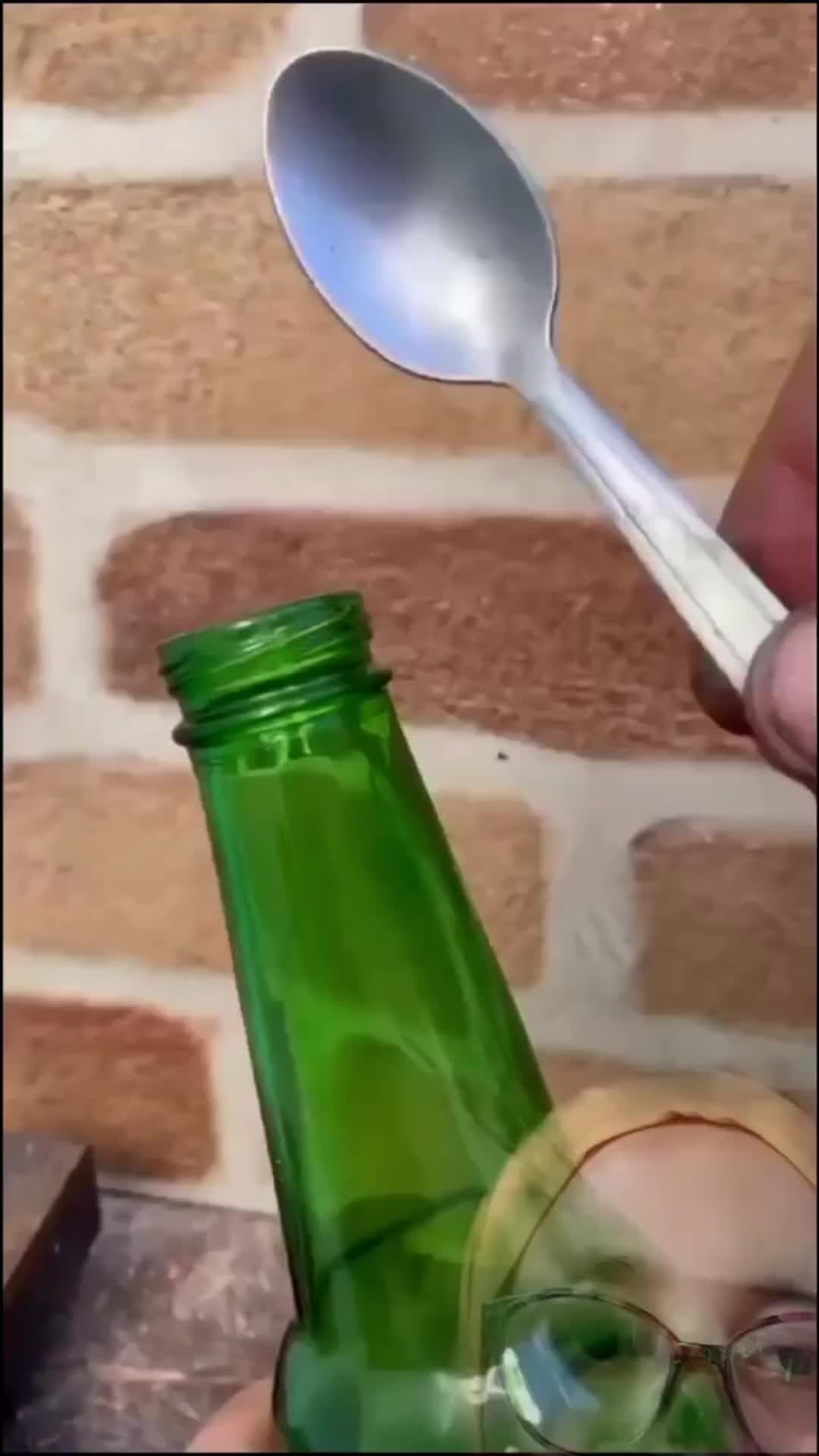 Cara memasukan minyak atau kecap kedalam botol