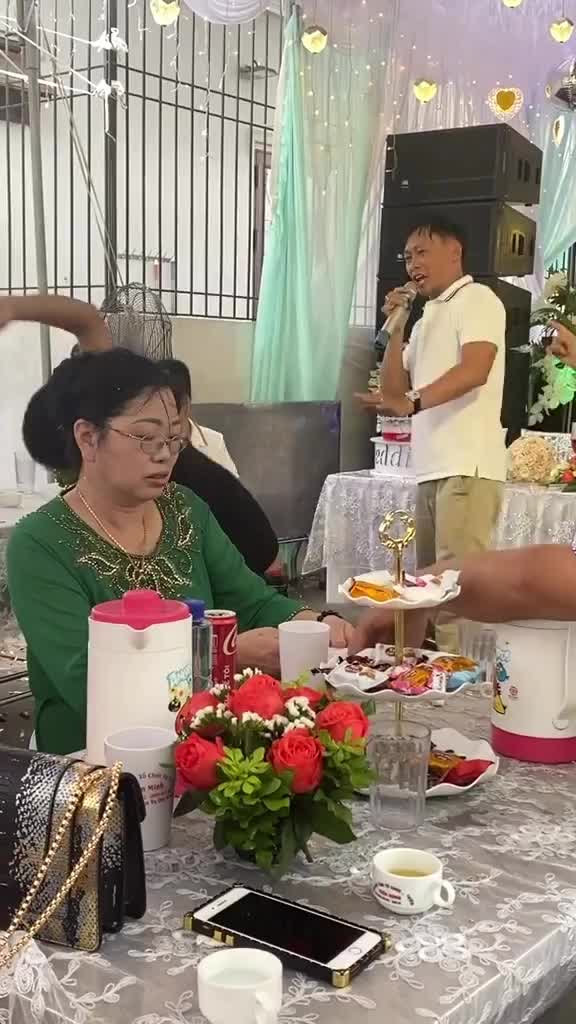 Kek Boneka Yang Di Konter Hape