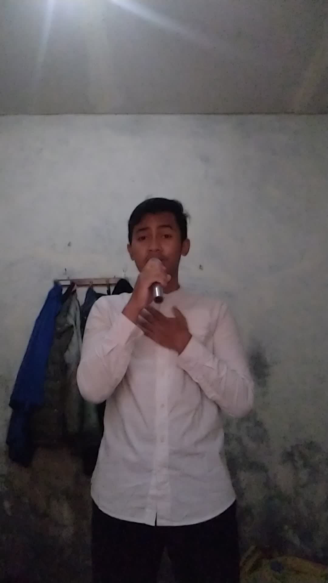Assalamu'alaikum Wr wb Perkenalkan Nama saya Muhammad Ihsan Shidiq Asal Tasikmalaya Jawa barat Usia 17 Tahun Bismillah lahaula semoga lolos 