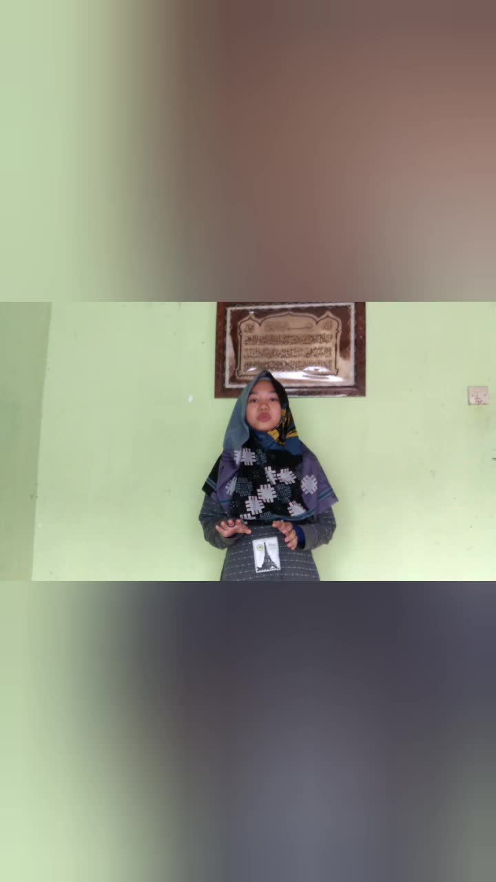 Nama: Latifah rahmadihni, tempat tanggal lahir: Bukittinggi-Sumatra Barat,Usia:14 th masuk 15th, daerah asal:Agam Sumbar,hobi: Bernyanyi 