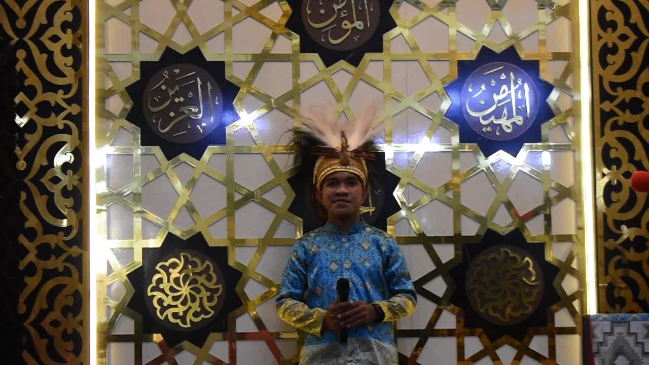Nama: DIRFAN KAHAR, Usia: 23 Tahun, Asal Kota/Provinsi: Kota Sorong,Papua Barat., Judul Lagu: UMMATI #sorongkotabersama #voiceoframadangtv