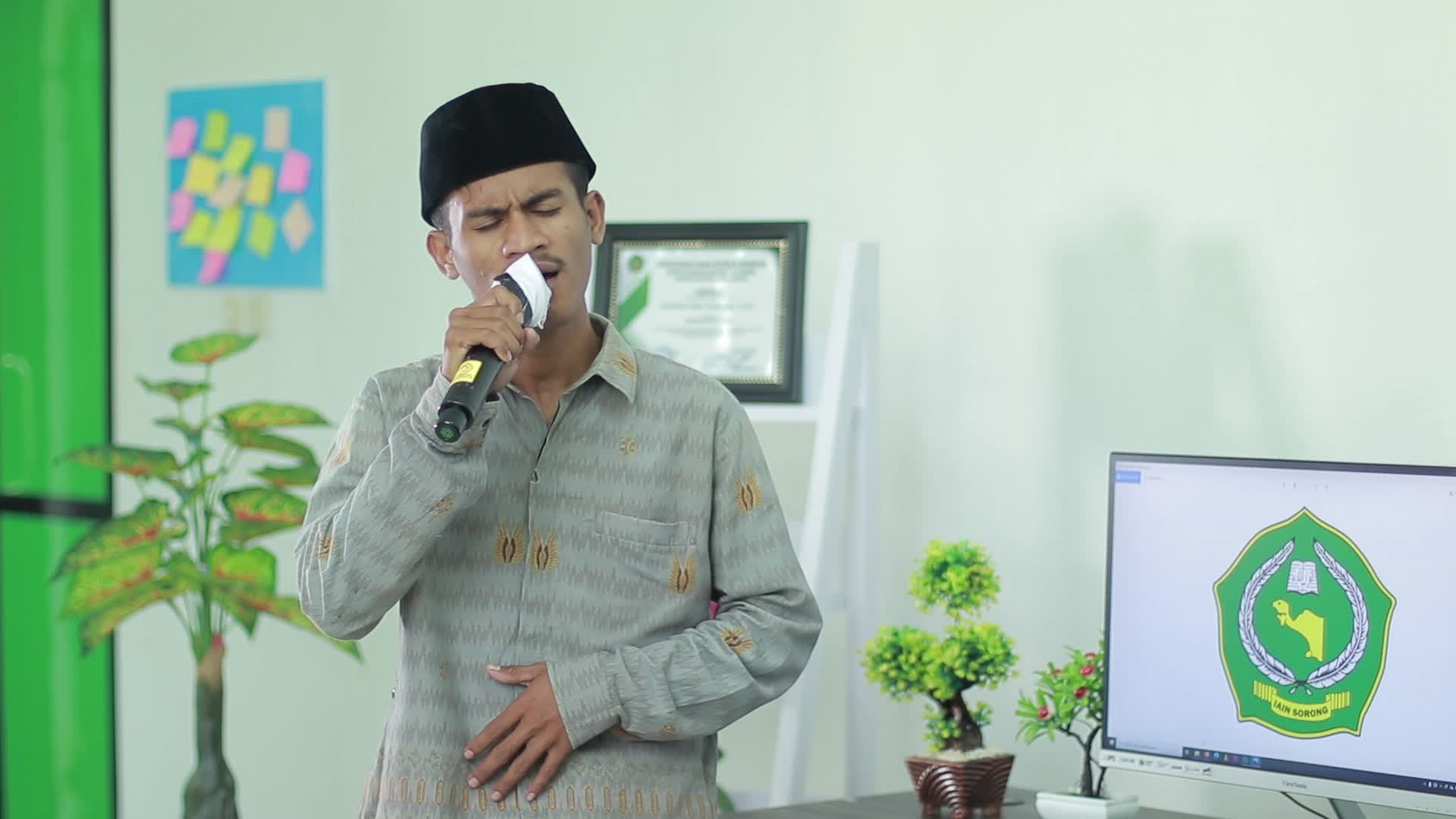 TARAJUDDIN ISMAIL-20 Tahun-IAIN SORONG.PROVINSI PAPUA BARAT-Lagu: SYAIKHONA #voiceoframadangtv