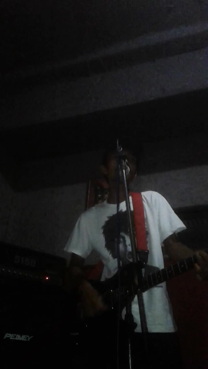 finger in the nose(lagu ciptaan sendiri)show your talent_cipta lagu.masih banyak lho lagu2 ciptaan saya,semoga Tuhan memberikan jalan.aamiin