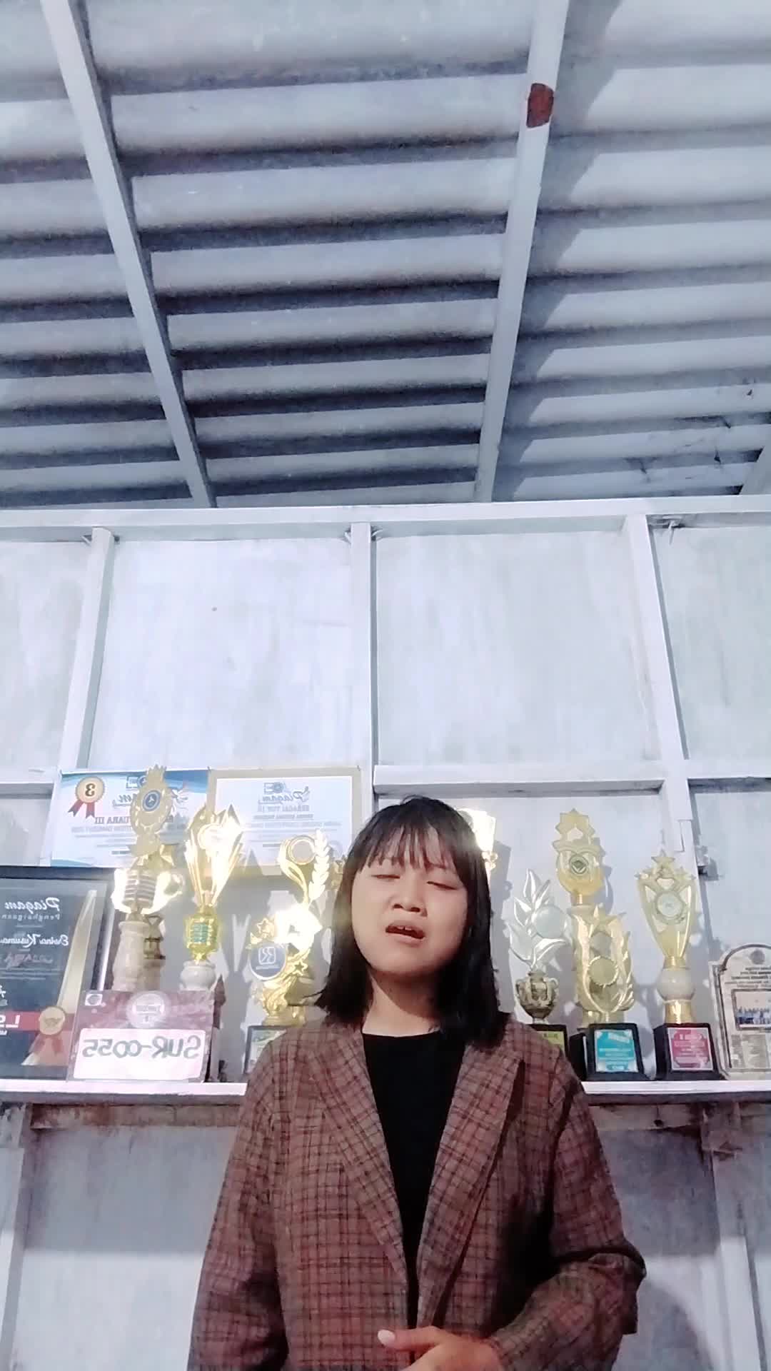 ERFINA KUSUMA WARDANI 18 Tahun Jawa Timur (Kabupaten Jombang) - Cincin Kepalsuan