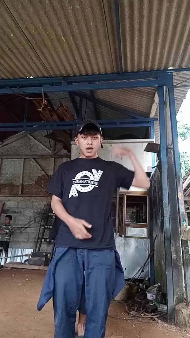 KETIKA MEKANIK LIAT TIARA NGEDANCE.. OTW LANGSUNG BEREBUT INGIN DAPETIN TIARA.. EH!! HADIAH MAKSUDNYA 🤣🥵😱