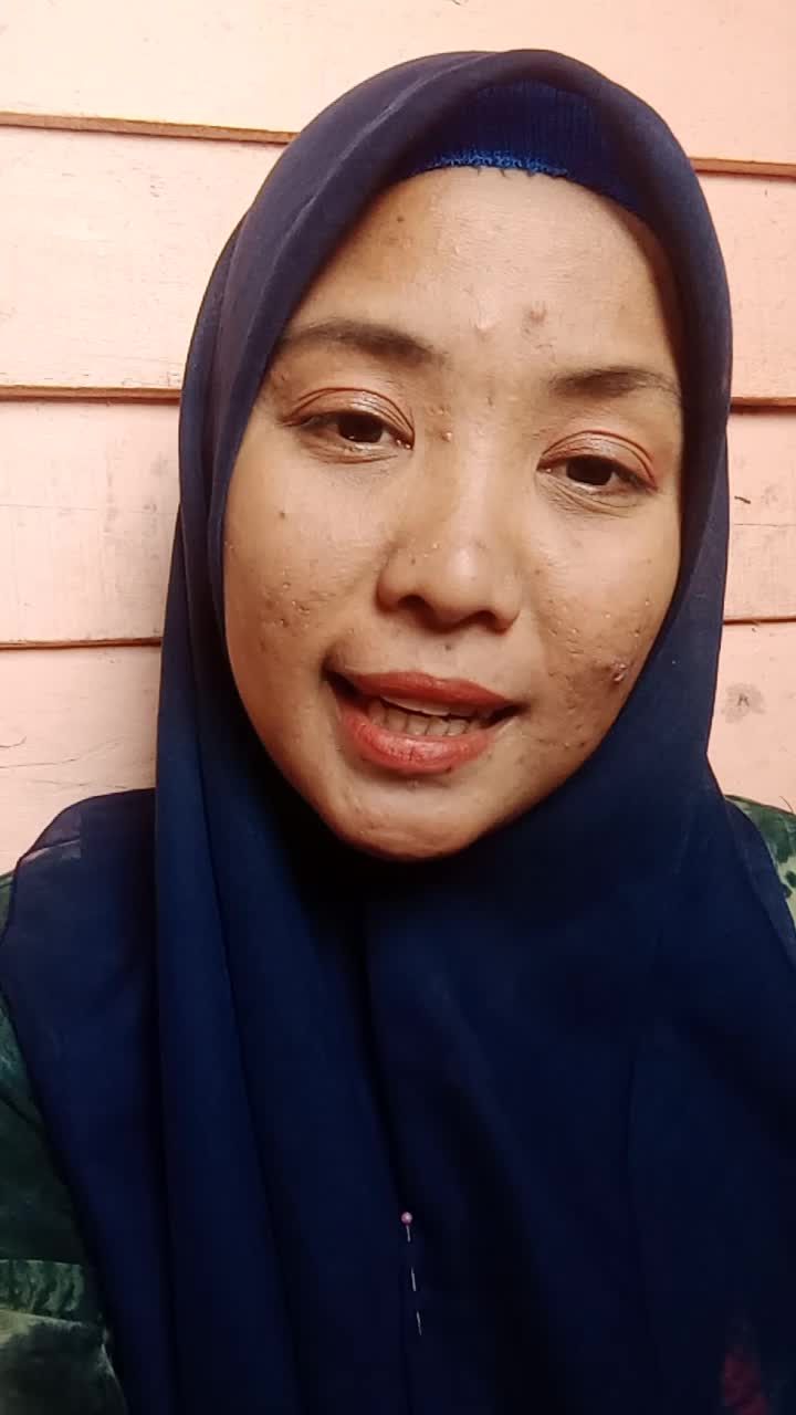 sarwina ayu dari desa tabuyung kcm.muara batang gadis kab.mandailing natal prov.sumatra utara.lagu fatamorgana