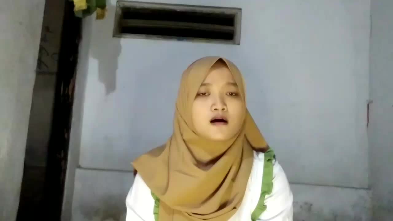 Antassalam cover by Khomzah Oktaviana