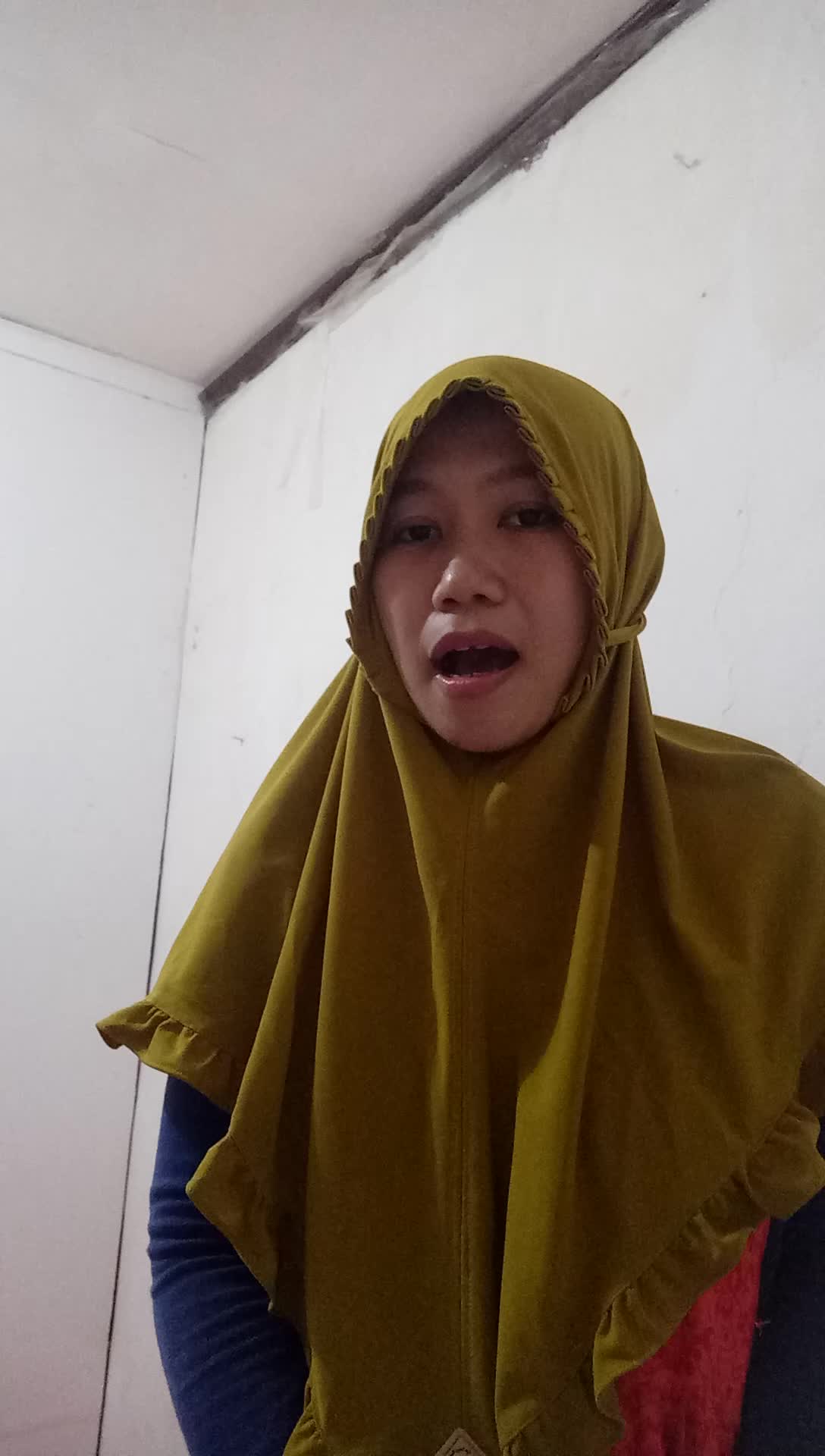 assalamualaikum ,selamat menonton ya.. ikut audisi online nyanyi bareng anak, mudah2an lolos #risingstardangdut 😊😊