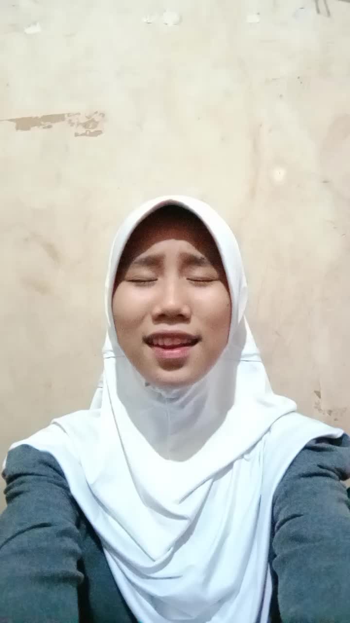 nama:Yulisuciani,umur saya 16thun saya tinggal di jakartabarat,saya menyanyikan lagu yang berjudul:'SAYANG' yg di nyanyikan via Vallen🙏