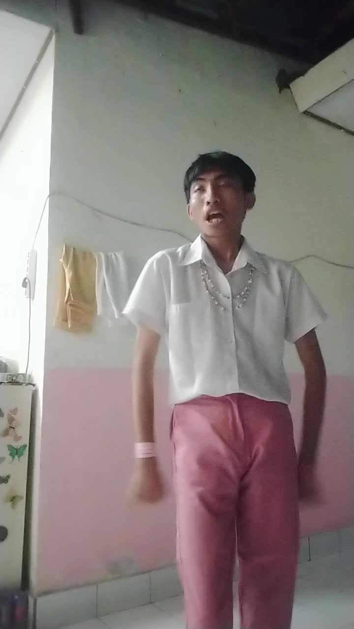 Assalamualaikum warahmatullahi wabarakatuh.....Nama:Ian Muhammad Bintang Pamungkas Umur:18 tahun Asal Sulawesi Selatan 