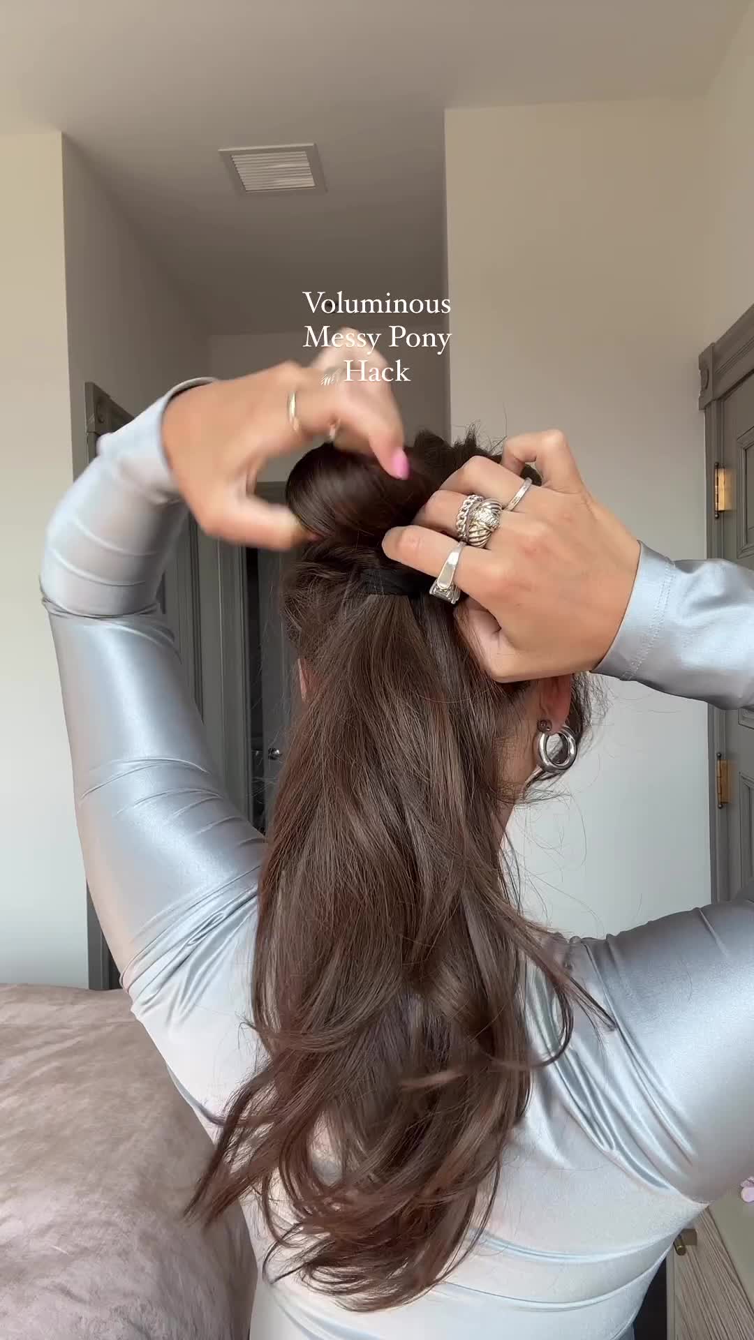 Bikin messy ponytail tetap bervolume😳