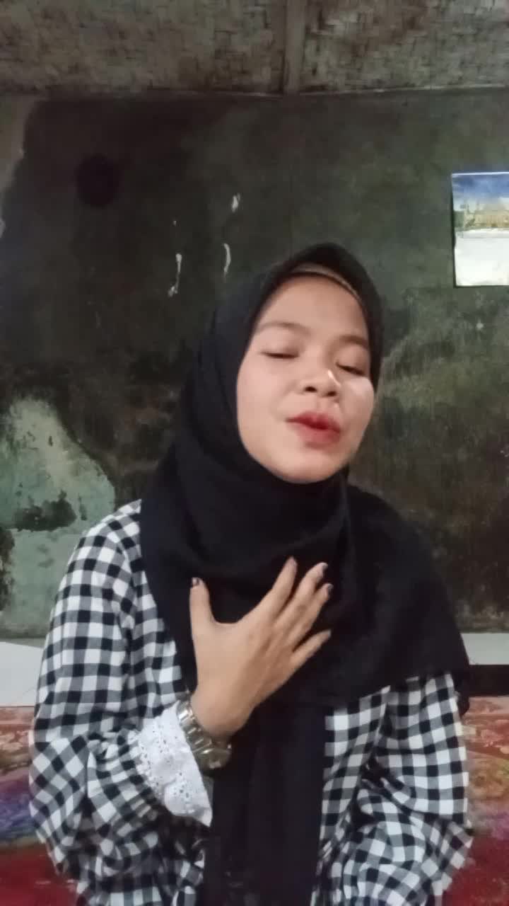 Fuji Faujiah_22Tahun_Lebak Banten_Syaikhona_Padamu ku Bersujud