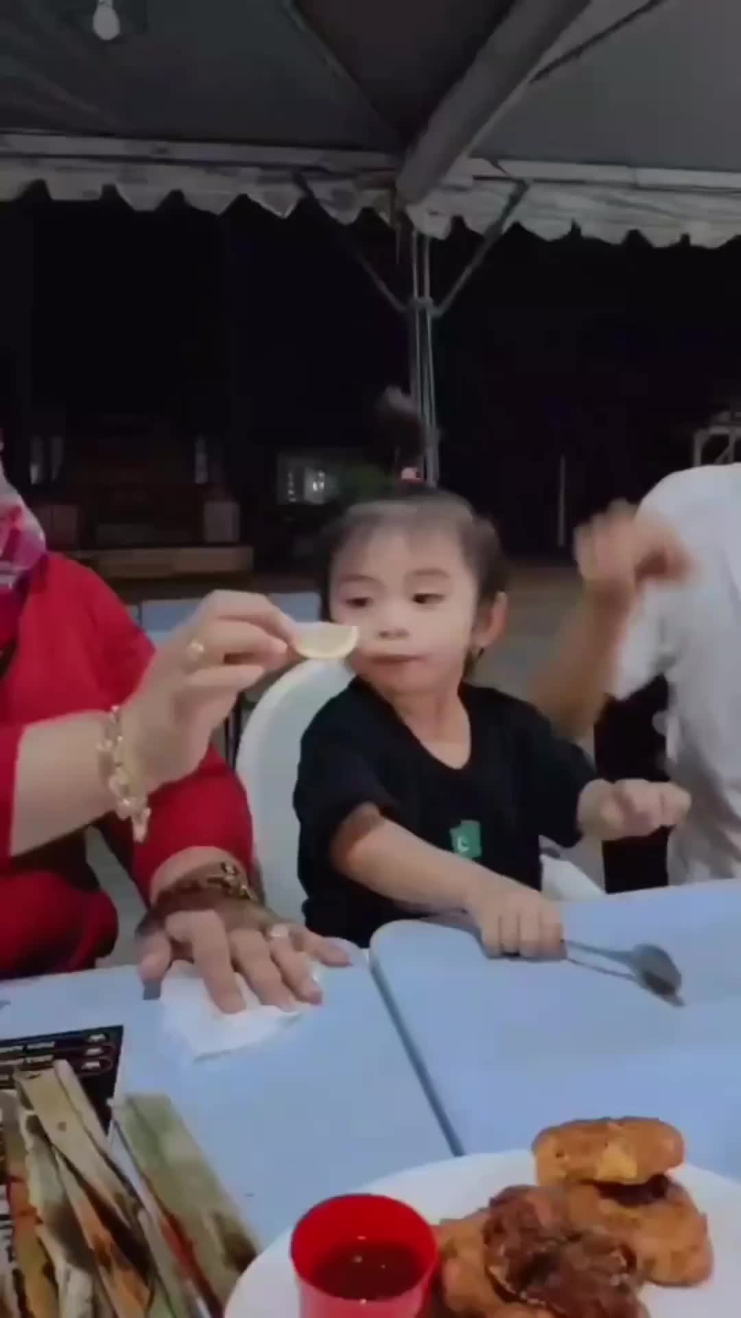 Adeknya Auto Merem Melek