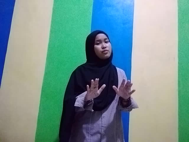  NAMA : SELVI NUR HIDAYAH UMUR : 17 TAHUN KOTA ASAL: TEGAL JAWATENGAH  JUDUL LAGU : SYAIKHONA DAN HABIBAL QOLBI 