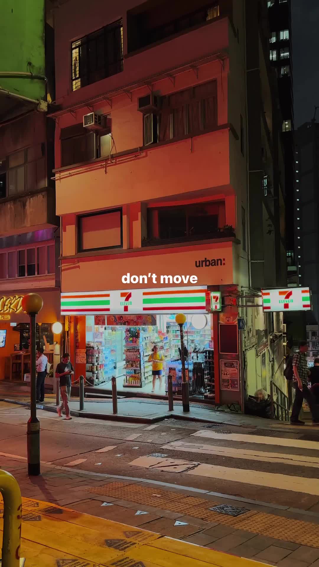 mengambil gambar yg baik. jangan bergerak.
