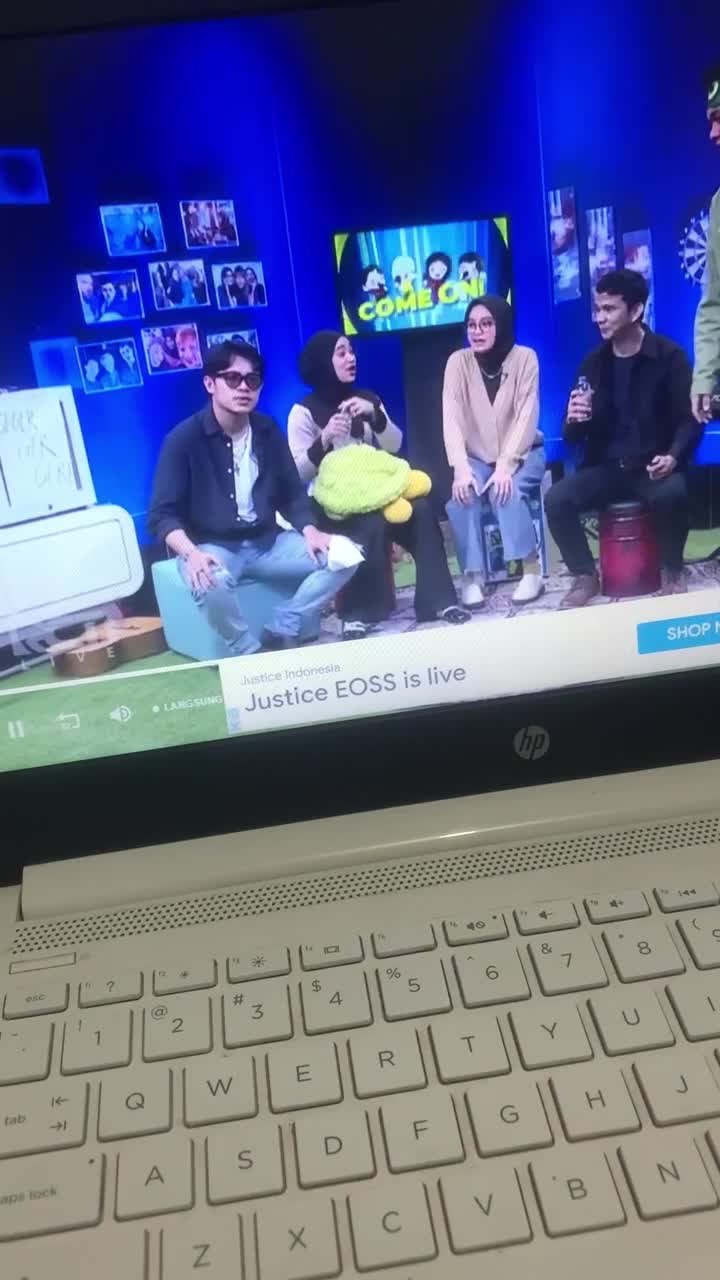 Isi vidio ini cuman ketawa hati hati ikut ketawa jugaaa hahahhahaha,
Nonton idolyfe setiap hari selasa (cakepp)
selalu bikin bahagiaaaa (ahe