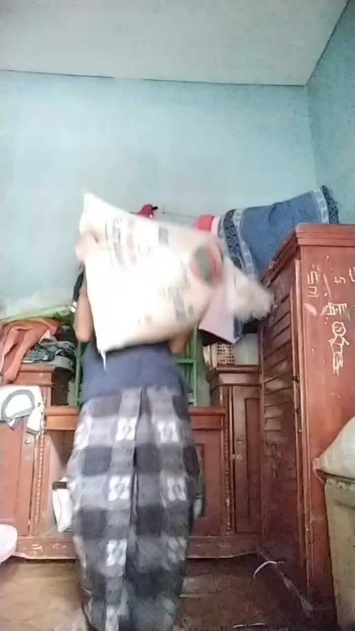 #RCTI+ Olahraga angkat padi stengah karung