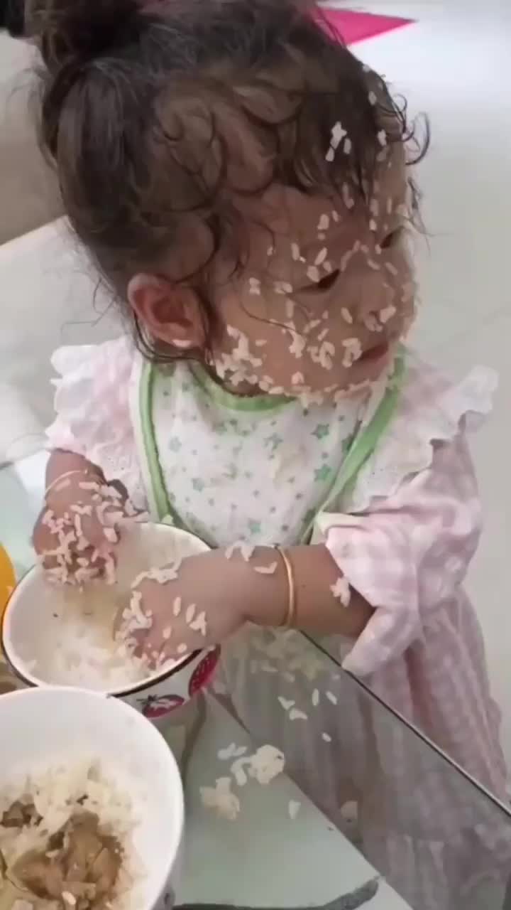 Ketika Aku Makan Tidak Disuapin