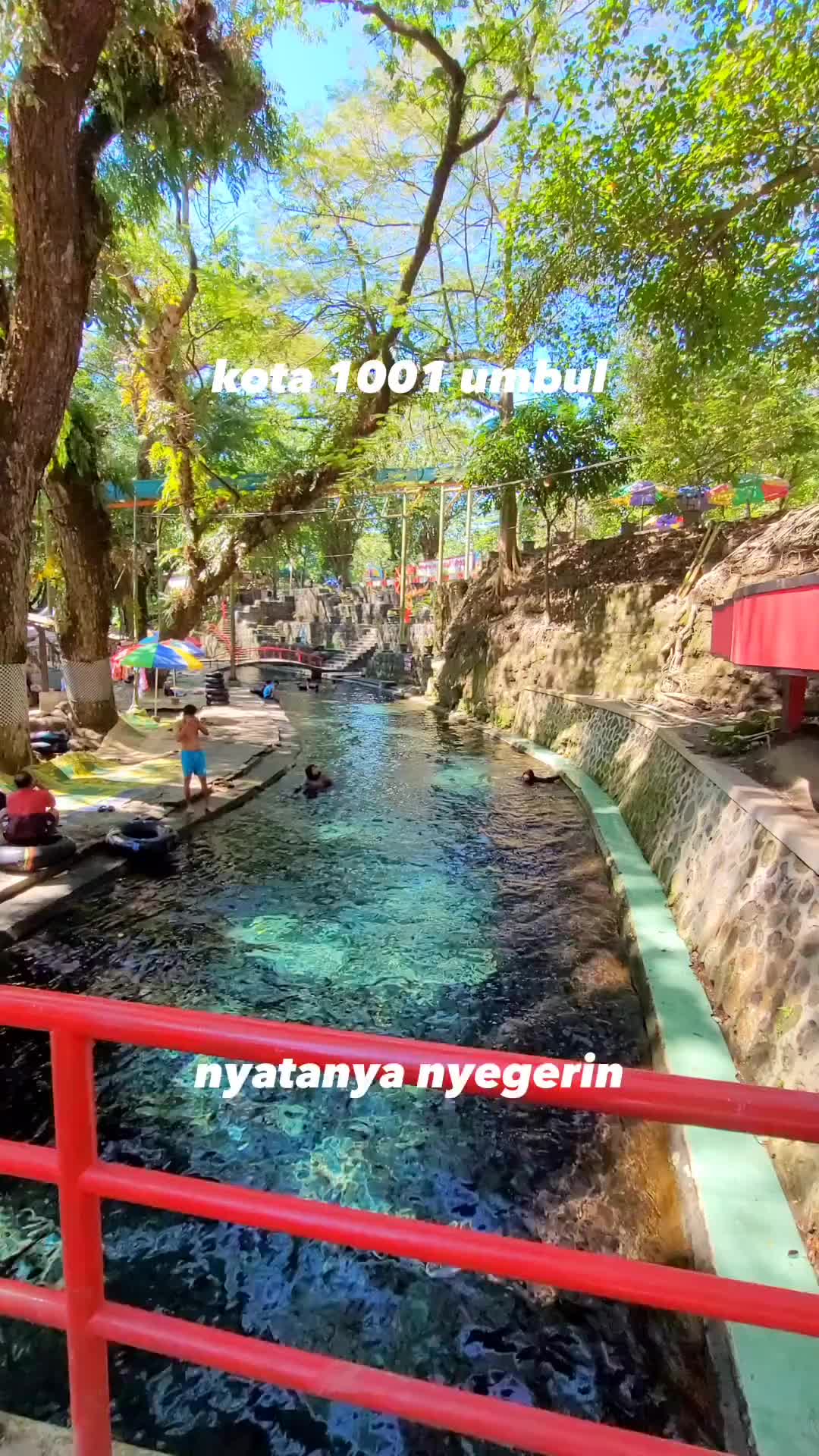 Cocok buat cuaca yg sedang terik²nya lokasi: Objek Wisata Mata Air Cokro, Klaten, Jawa Tengah