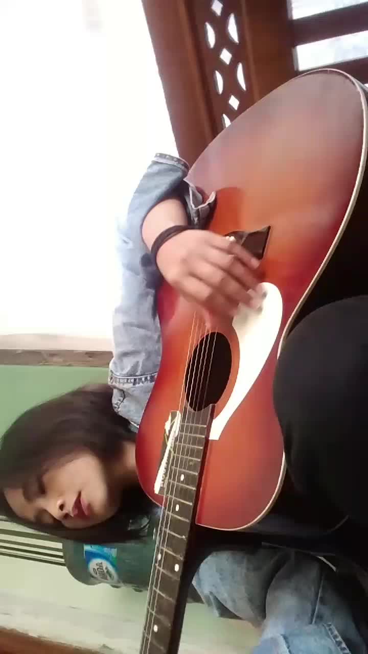 perkenalkan nama saya mira tiana dari garut usia 32 tahun membawakan lagu separuh aku dari noah