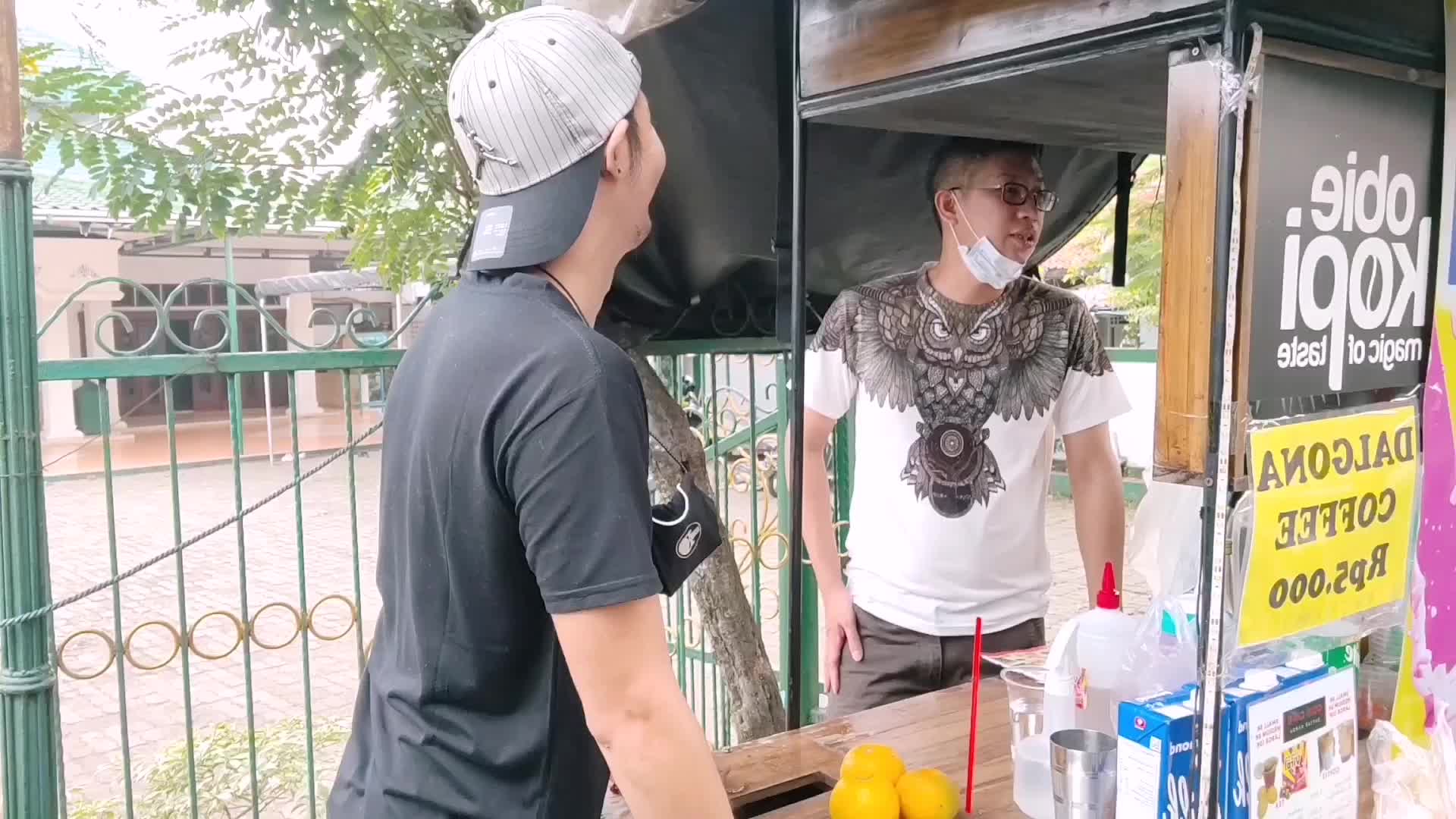 "Resiko beli jajanan nawar" Nama Hans & Kevin, Usia 35 Tahun, Jakarta, Nama Group "Sim Salah Bin" 