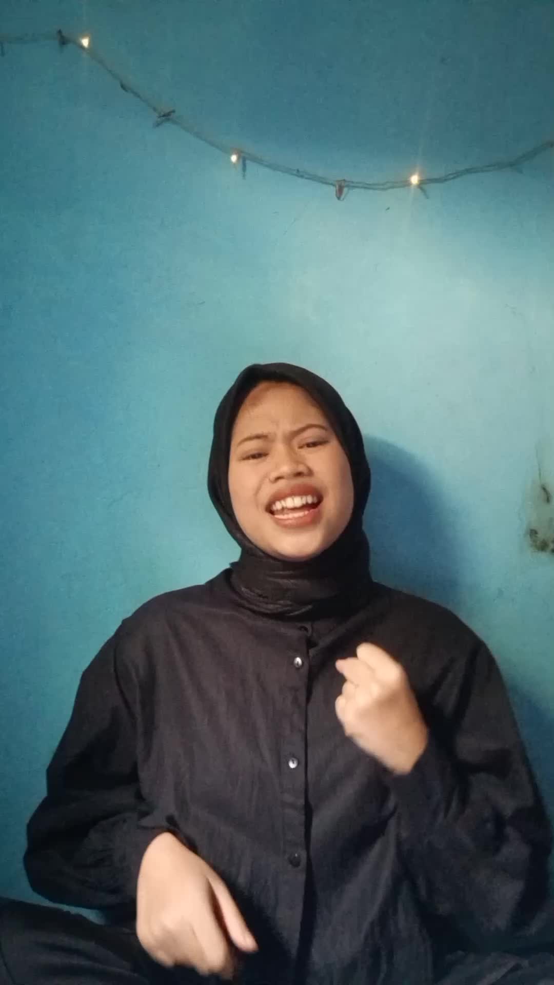 Nama SOPIAH Umur 19 th asal daerah Garut judul lagu asmara