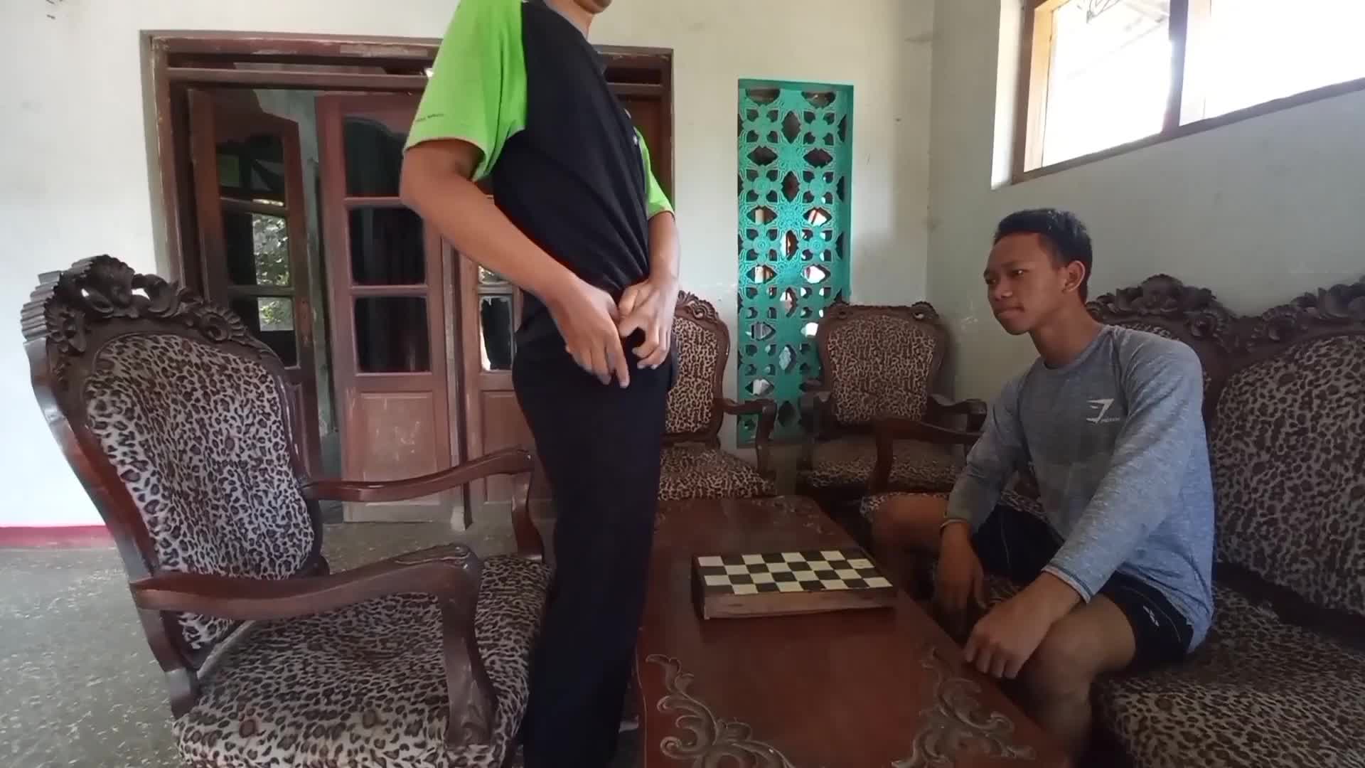 Judul : Main catur nama: Abdul Aziz umur: 27 Kota: Jepara nama: Shihab umur: 18 Kota: Jepara Nama grub: Kades(Katrok Deso). 