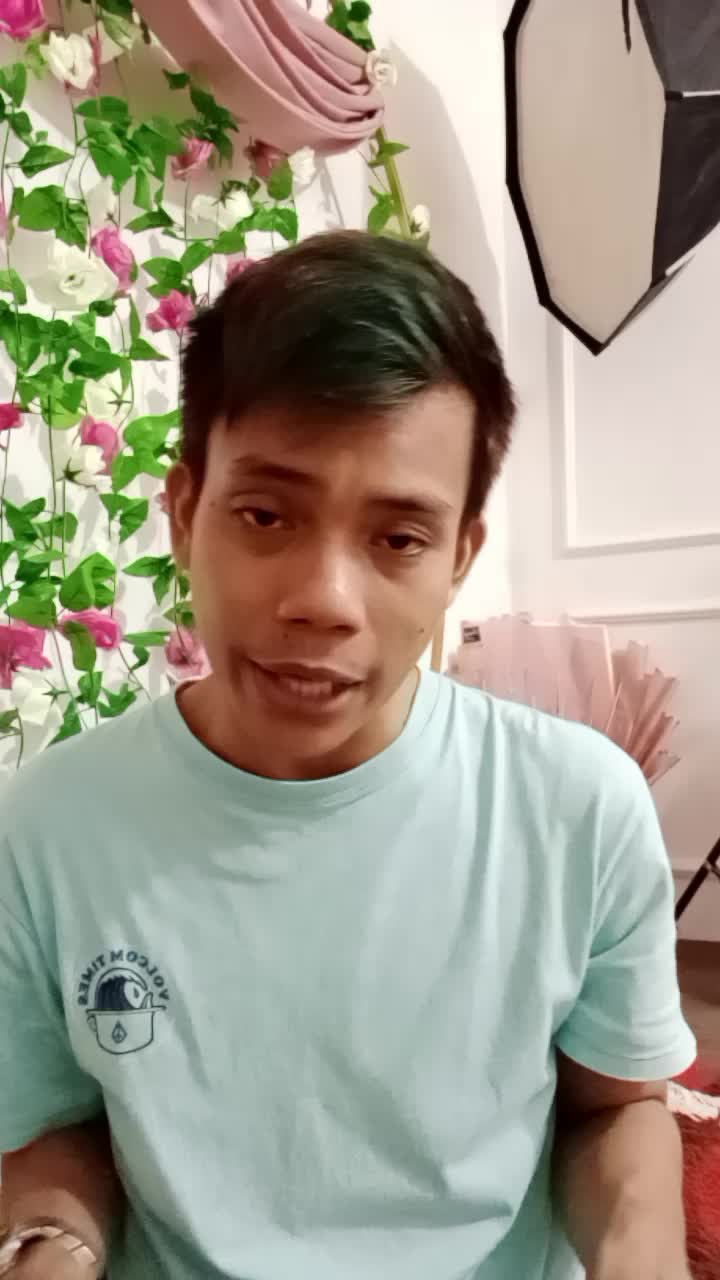bakat meniru beberapa suara. hahaha