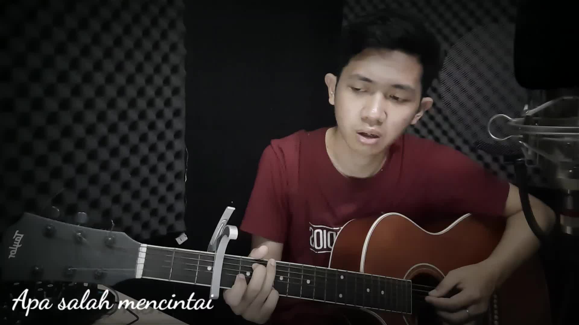 Romiz - Apa Salah Mencintai (Original Song Romiz) tentang cinta tak terbalaskan dan cintanya yg dibalas dg rasa sakit oleh org yg dia cinta.