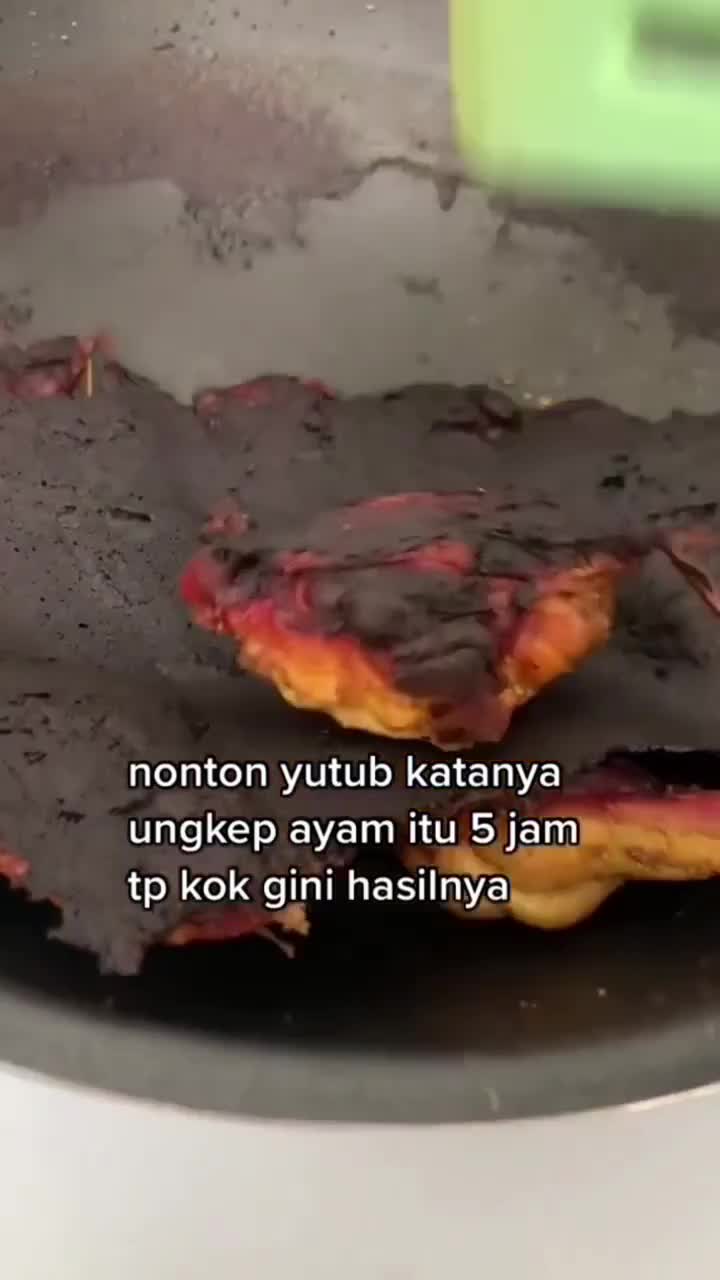 Kasian Ayamnya Jadi Gosong