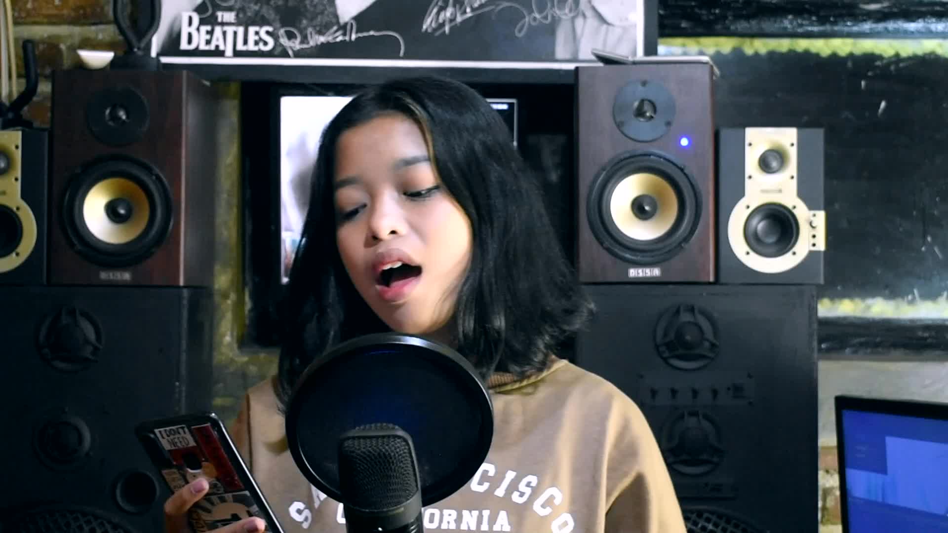 Nama: Putri Ismaa, 15th (Bandung)
Judul lagu : 1. Mimpi (Anggun)
 2. Rindu (Agnes Monica)