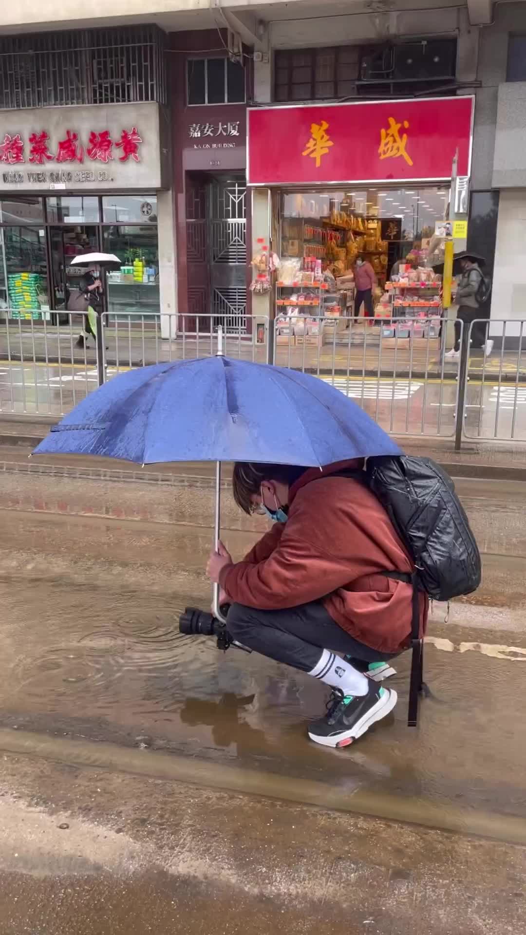 memanfatkan pantulan Dari air