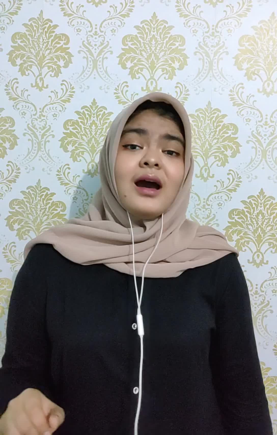 Mungkin Hari Ini Esok Atau Nanti - Anneth Dellieca ( Cover by Cut Nadiah - Medan)