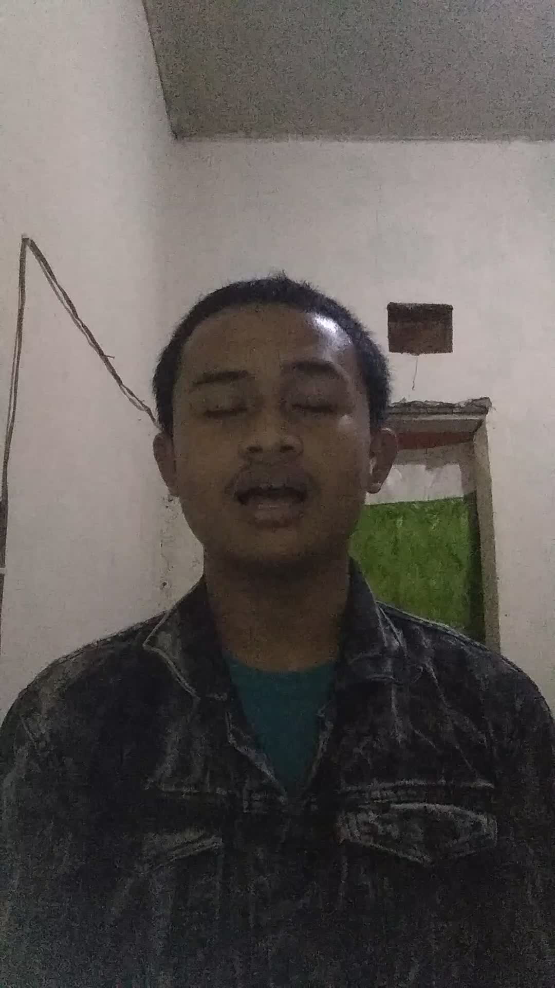 asalamualaikum perkenalkan nama saya luthfi usia saya 15 tahun saya berasal dari bandung motivasi saya supaya membanggakan kedua orang tua