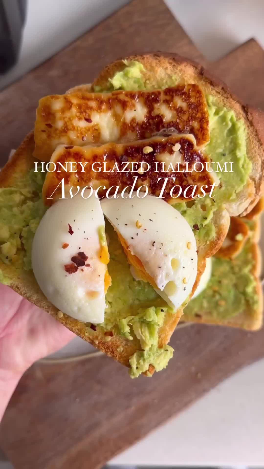Avocado toast gak pernah salah untuk sarapan