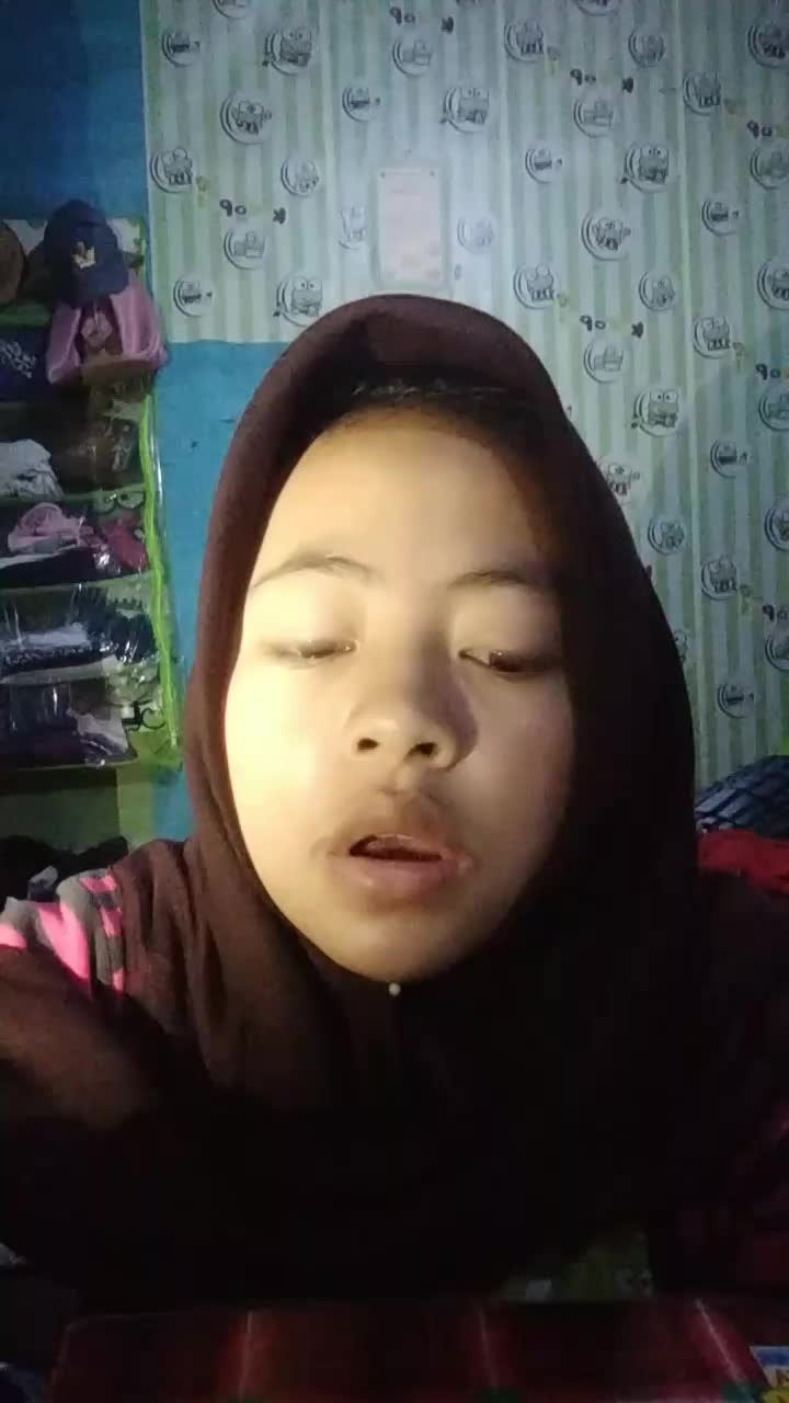 bismillah perkenalken nama saya siti rahayu maesaroh saya di sini pengen ikut audisi voiceof ramadhan  umur saya 15 thun dri bndunh