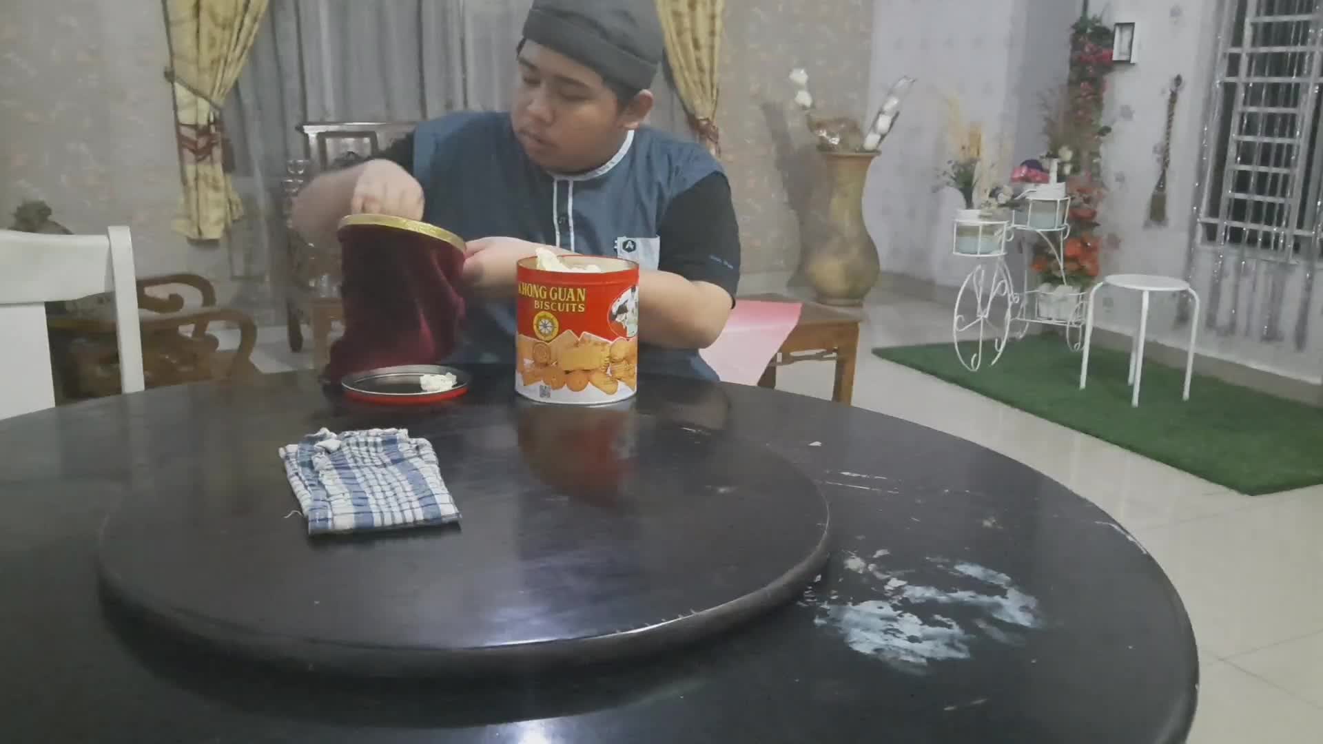 "Jangan ada dusta di hari raya" (Sulap Komedi edisi lebaran), bantu voting yah guys, semoga bisa menghibur.