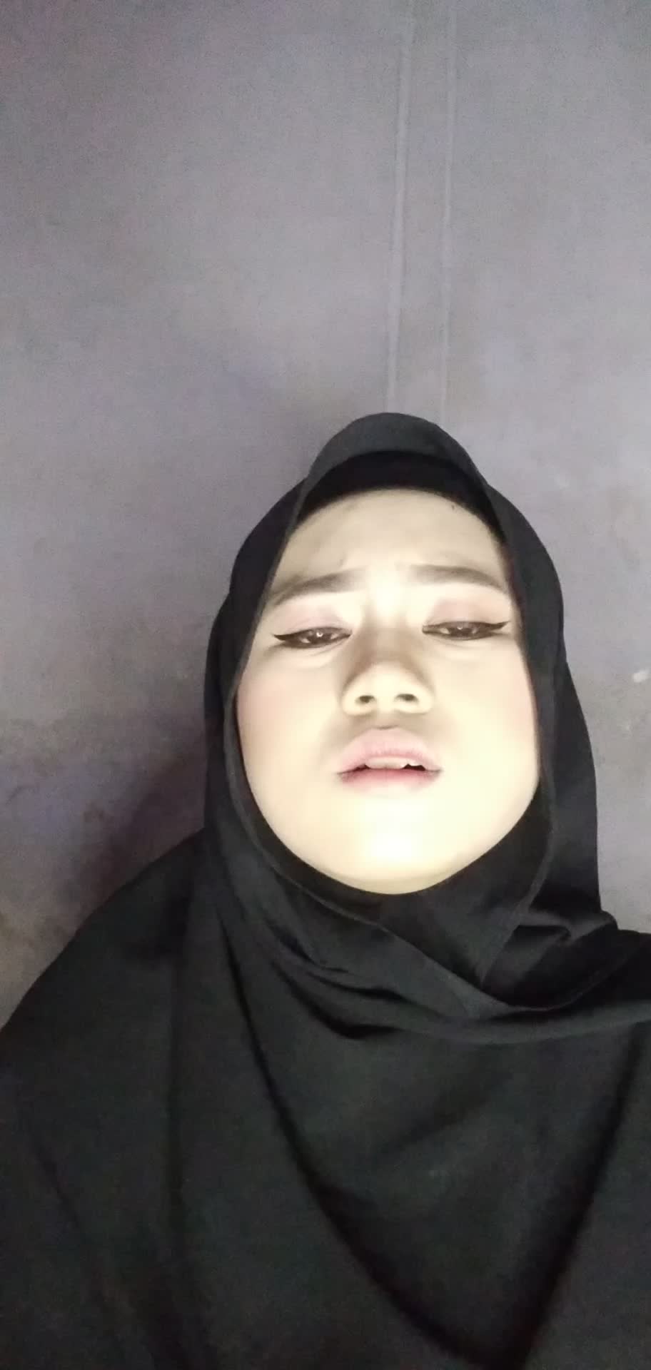 Nama:Hanifa nur hidayati,Alamat:DIY,Lagu:pintu taubat,Umur